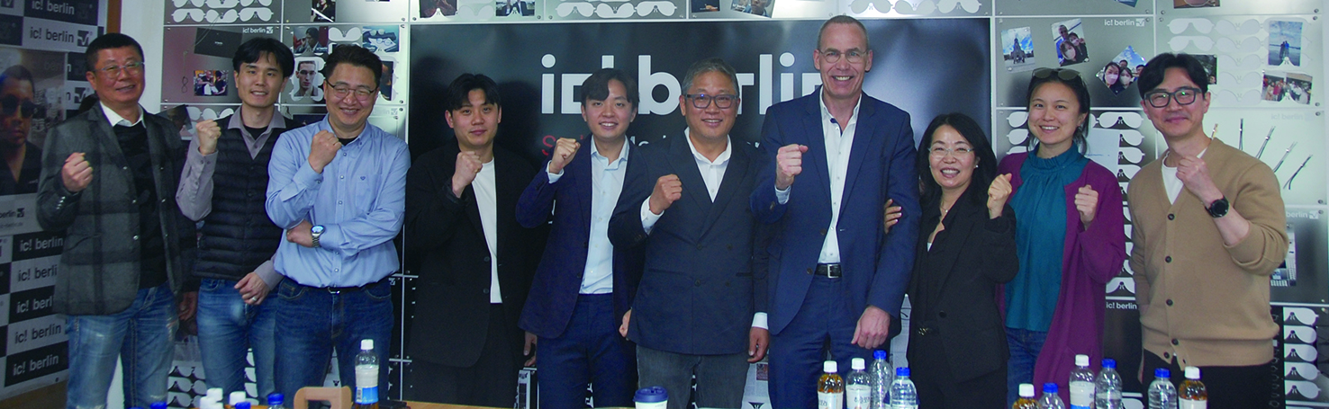 지아이비 임직원들과 얀 대표가 인터뷰를 마친 후 기념촬영을 하고 있다. 